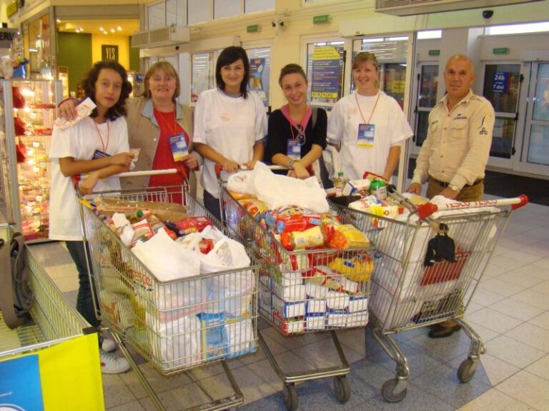 Wydawanie żywności potrzebującym